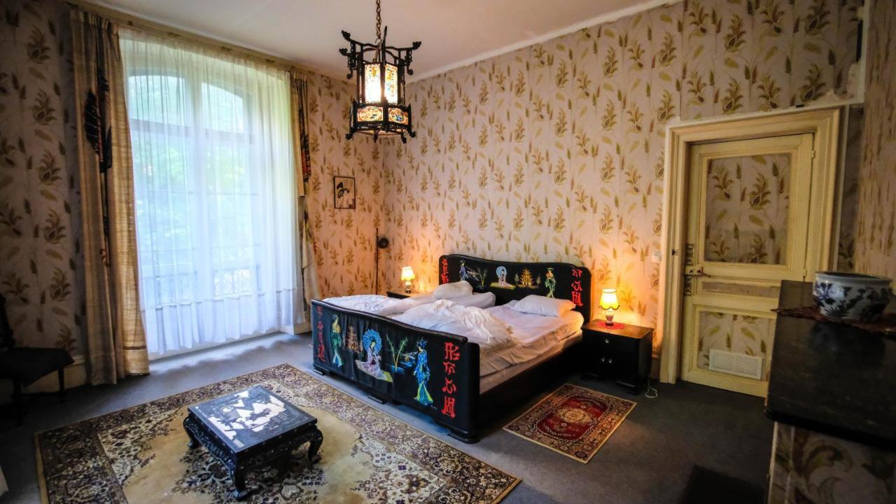 Private Castle With Park - Chateau Guillermo La Moncelle 外观 照片